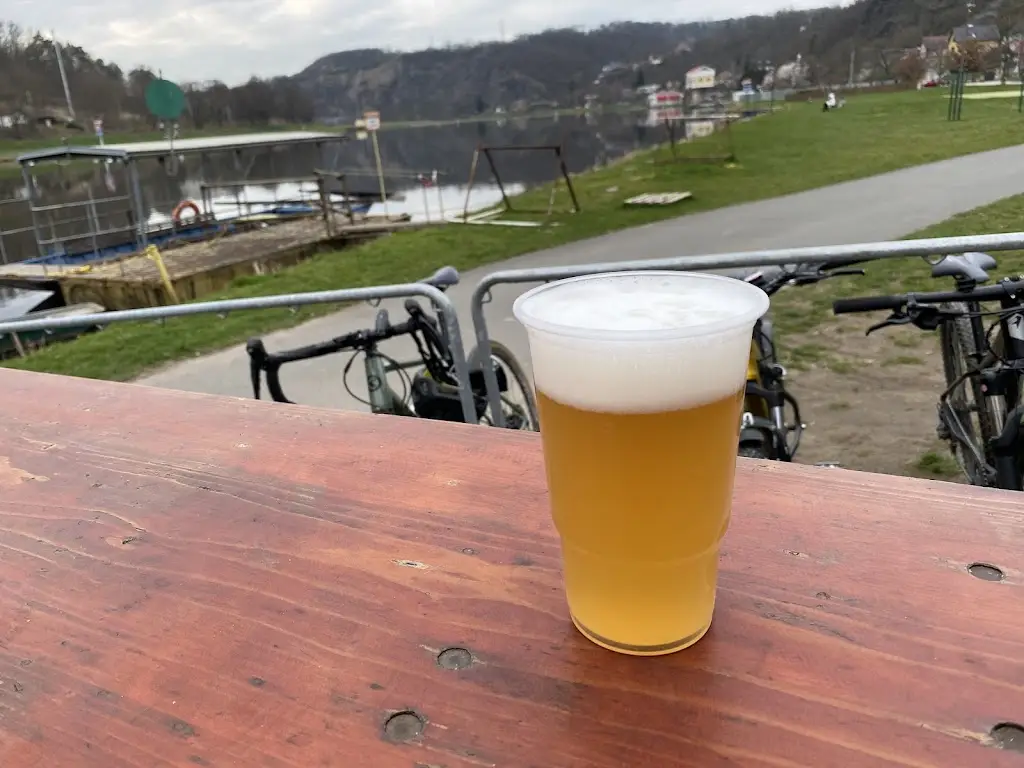 Občerstvení U Přívozu_Klecany_slider_image_3