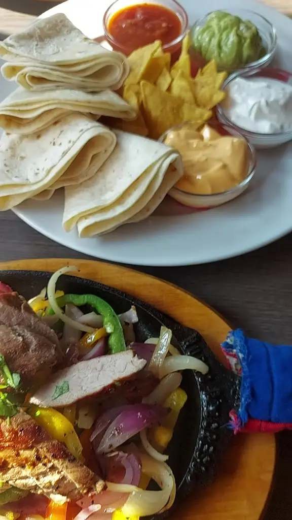 ARCHERY - Texas Mexican Restaurant_Kolín_slider_image_2