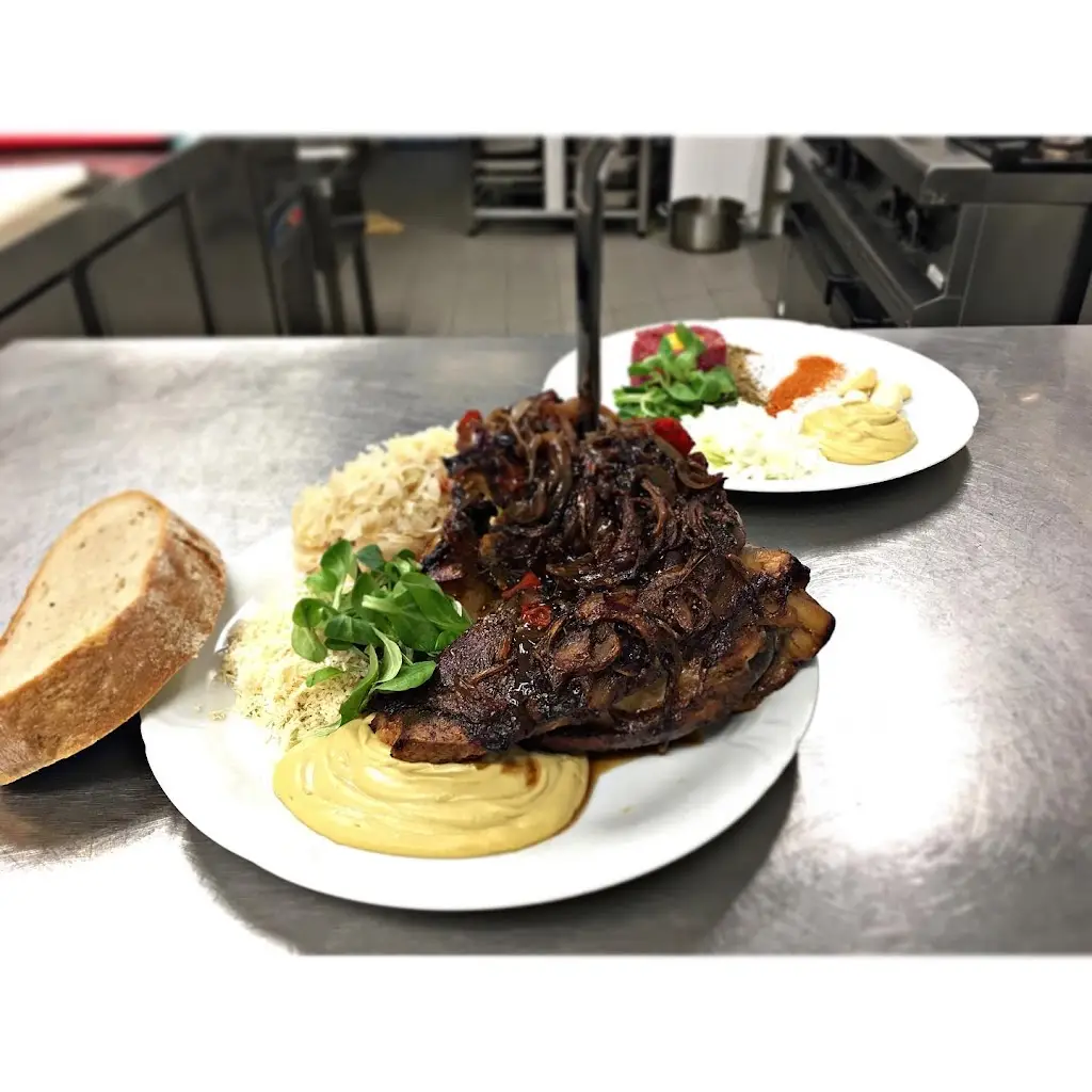 Naivní restaurant_Kolín_slider_image_2