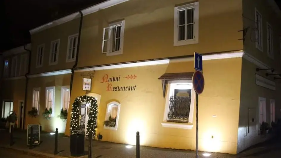 Naivní restaurant_Kolín_slider_image_3