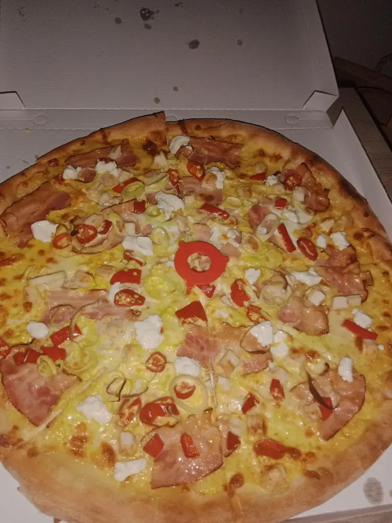 Peter Števčať_Pizza Christe_Kosmonosy_review