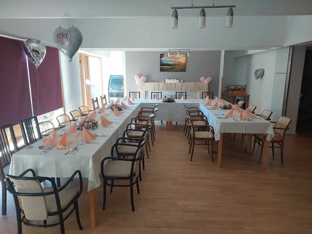 Bistro U Kamene restaurant in Kouřim