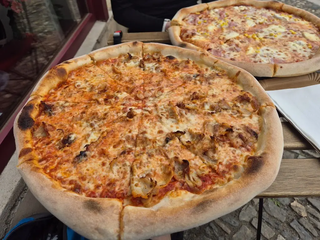 Pizza Raffaelo_Kouřim_slider_image_3