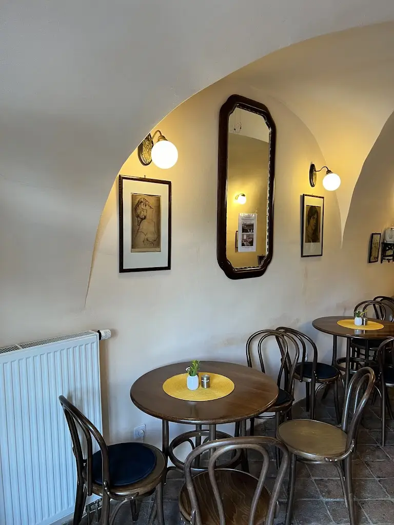 Restaurace & kavárna Jenom Tak_Kouřim_slider_image_3