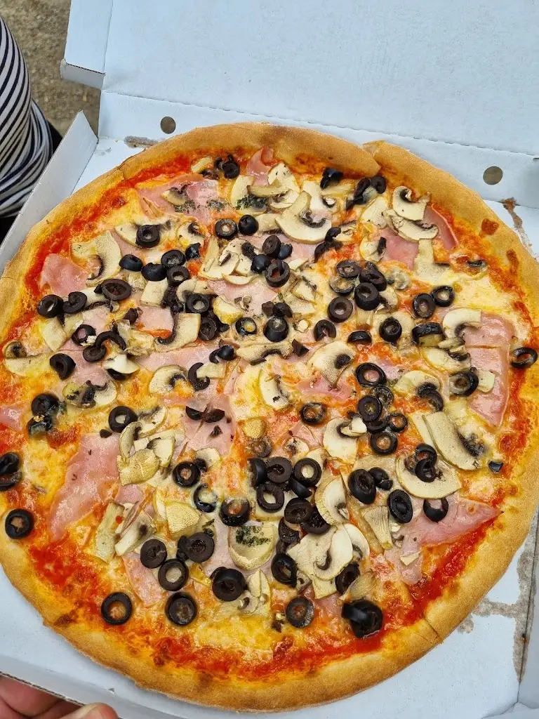 Ondřej Beneš_KOSTA PIZZA_Kostelec nad Labem_review