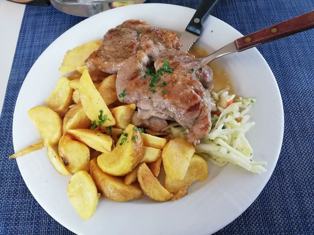 Miroslav Sedlacek_Restaurace Černý Orel_Luštěnice_review