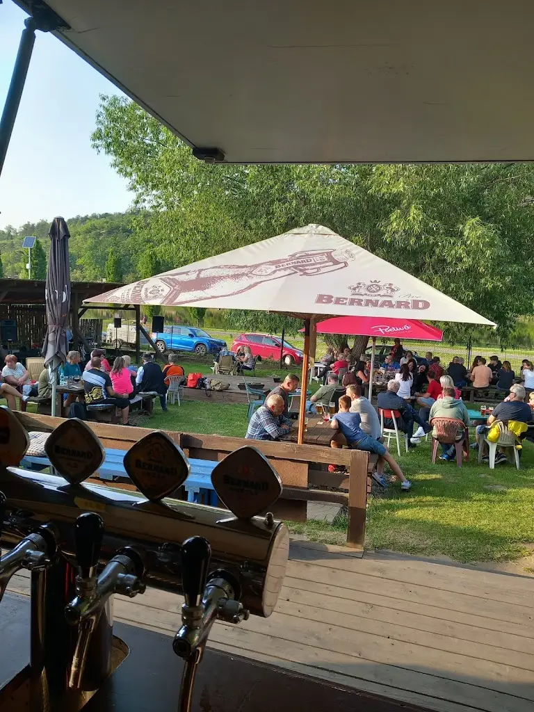 Stánek u řeky_Libčice nad Vltavou_slider_image_1