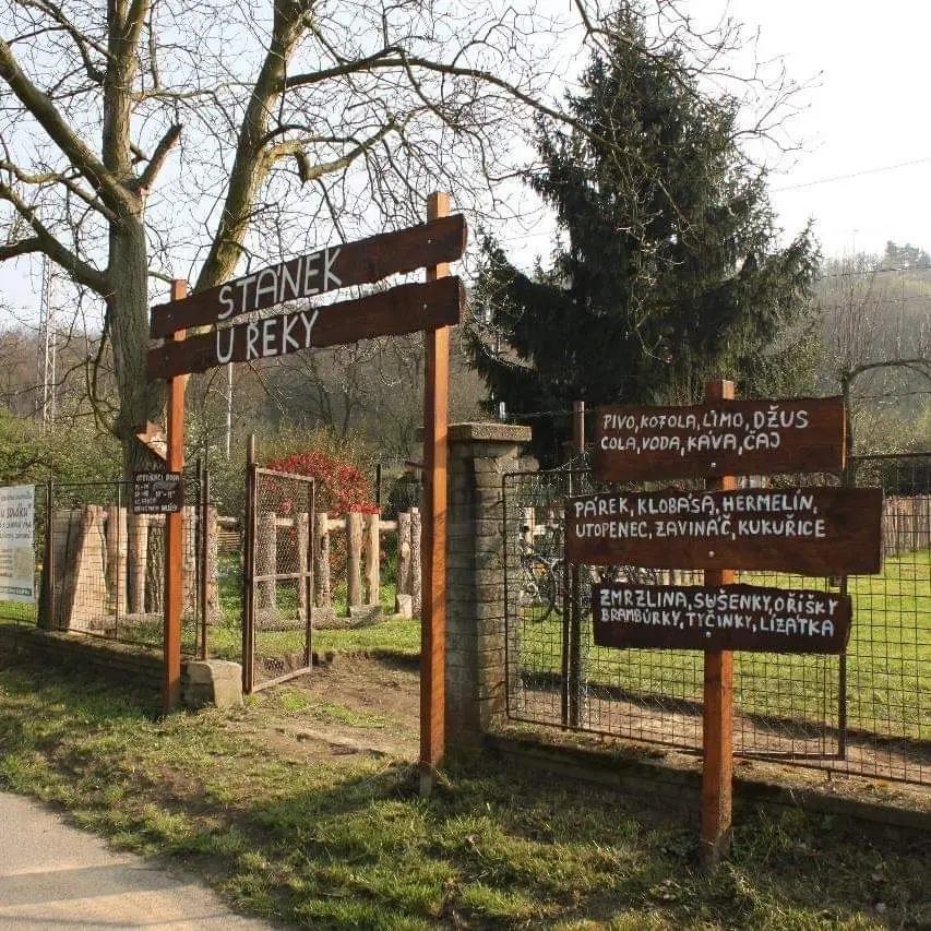 Stánek u řeky_Libčice nad Vltavou_slider_image_3
