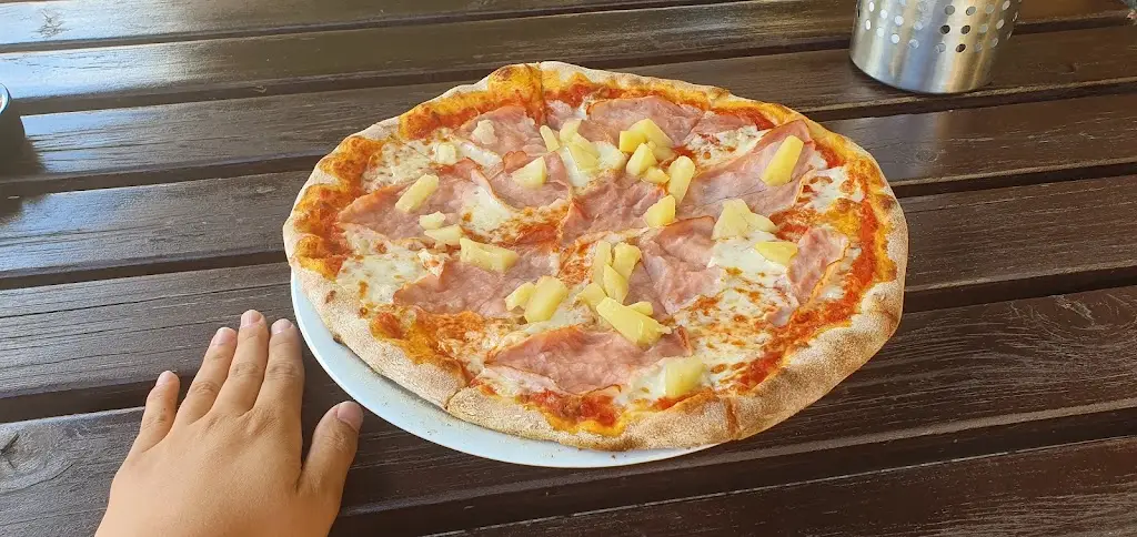 토트넘핫소스_Pizzerie U kouzelníkaLíbeznice_Líbeznice_review