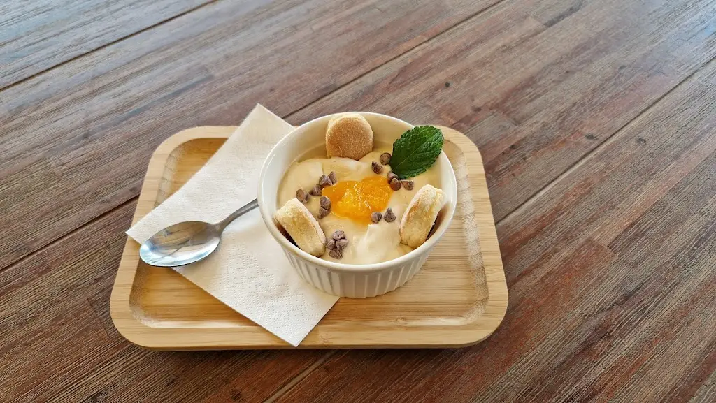 Míra H._Cafe MéLíbeKafe Jakub Baudyš_Líbeznice_review