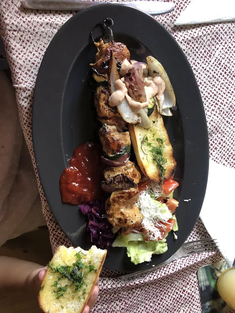 Adela Kausitzova_Hostinec na Patříně_Loučeň_review