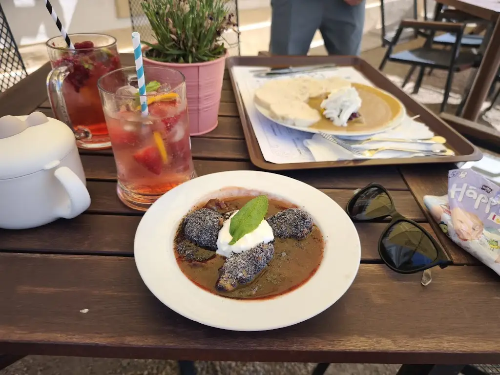 Hana Vaňásková -Veselá-_Restaurace vtipná kaše_Loučeň_review