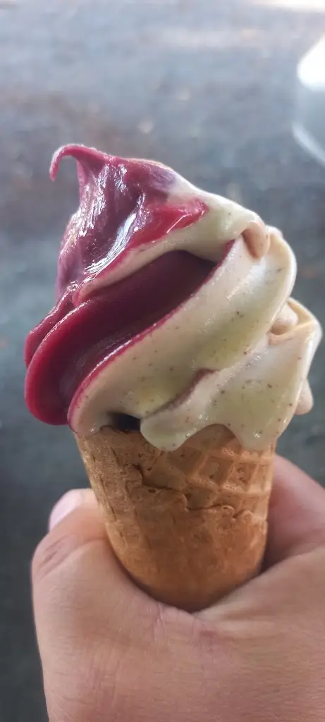 Majkee Hrabina_Zmrzlina v zahradě_Městec Králové_review