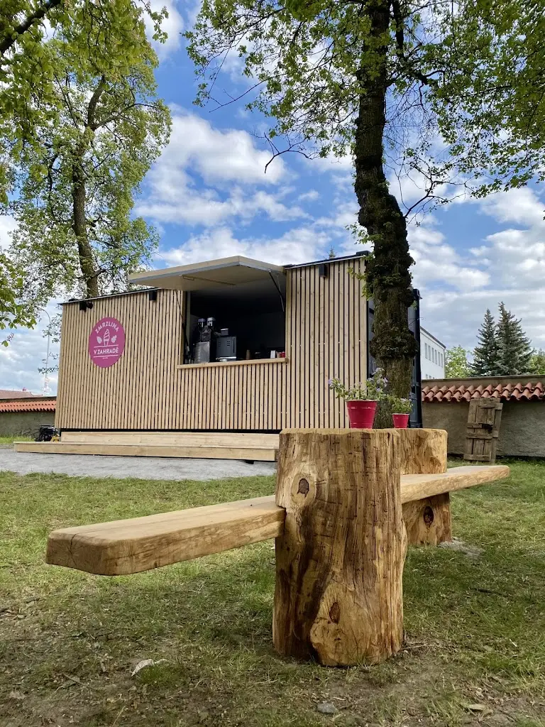 Zmrzlina v zahradě_Městec Králové_slider_image_2