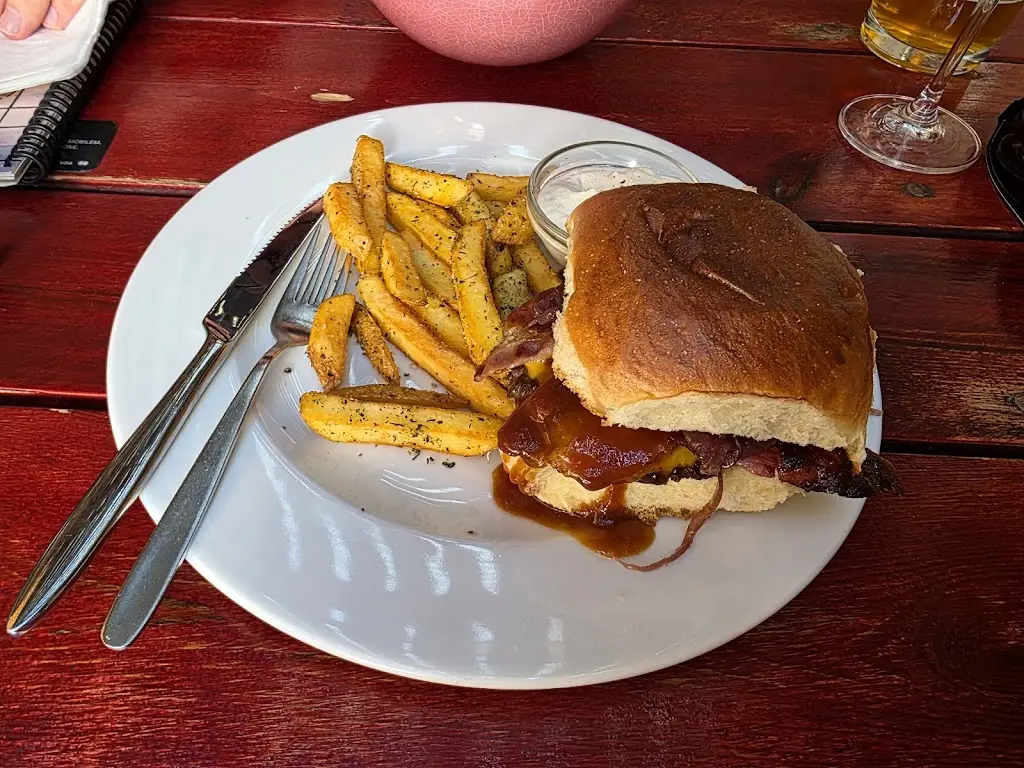 Kristy St. John_Němý Medvěd - Microbrewery & Beer Bar_Mělník_review