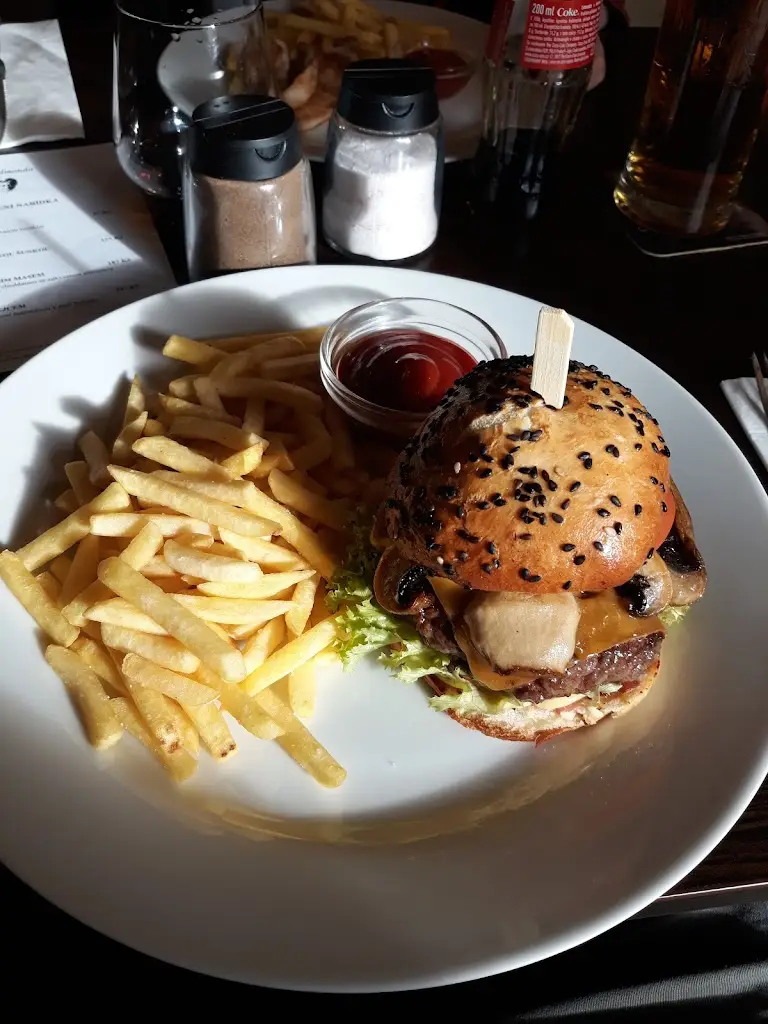 Aleš B. (Alik)_Restaurace u Belmonda_Mnichovice_recensione