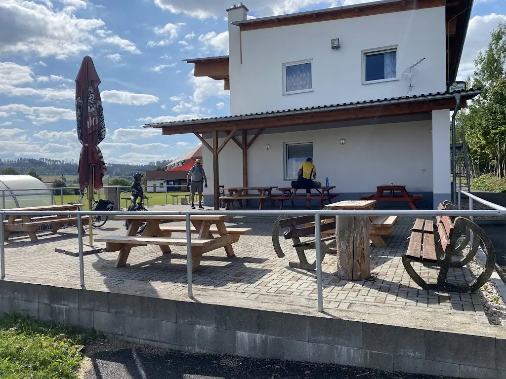 Roman Milersky_Hospůdka Na hřišti_Načeradec_recensione