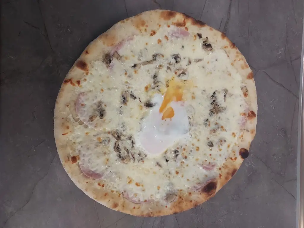 Pizza BEST_Mukařov_slider_image_2