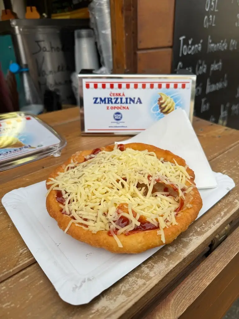 Cykloterasa Kruhac ristorante a Mukařov