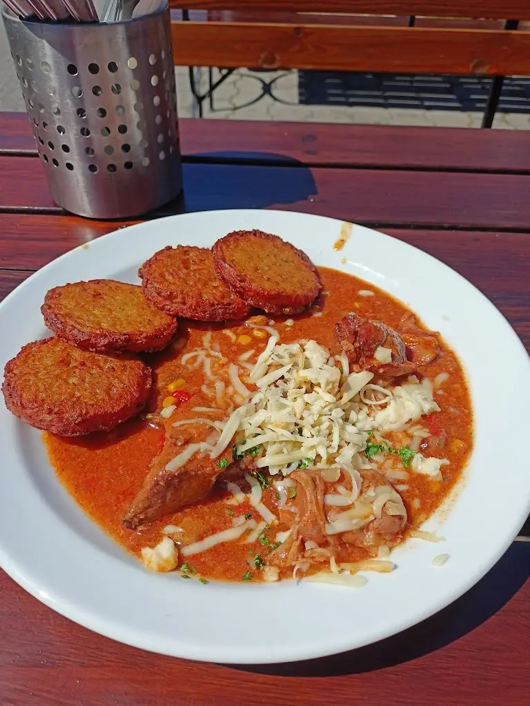 Petr Brabenec_Pub U Kostela_Mukařov_review