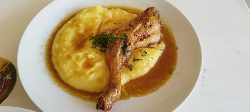 Jeanne Schmitt_Hospůdka U Voříšků_Nehvizdy_review