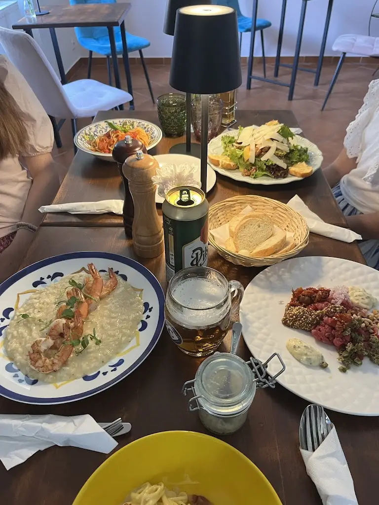 Henk graafmachine_Kafe Bistro E&J_Nehvizdy_recensione