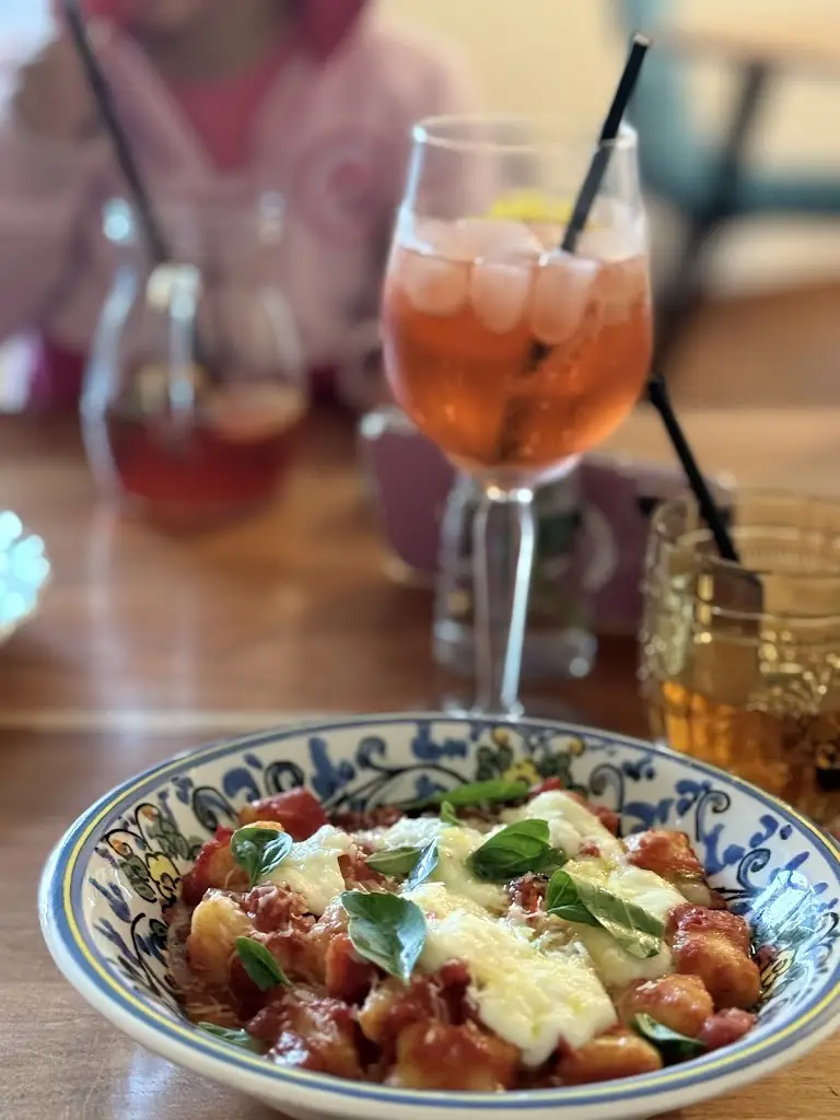 Eva Perglova_Kafe Bistro E&J_Nehvizdy_recensione