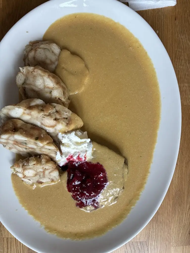 Sebastian Nachname_Restaurace Vinopalna_Nelahozeves_review