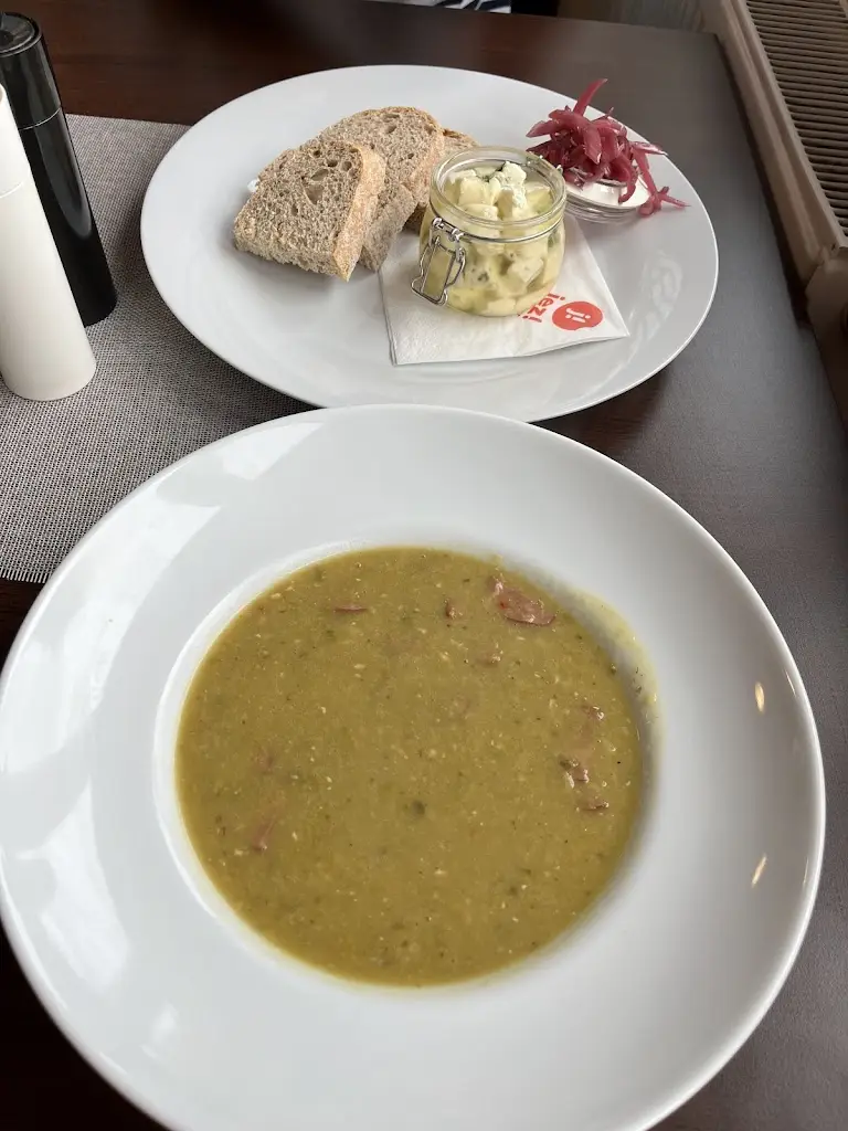 Maria Ivanova_Restaurace Marina Vltava_Nelahozeves_review