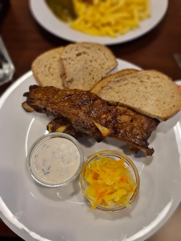 F. M98 (M98)_Restaurace Marina Vltava_Nelahozeves_review