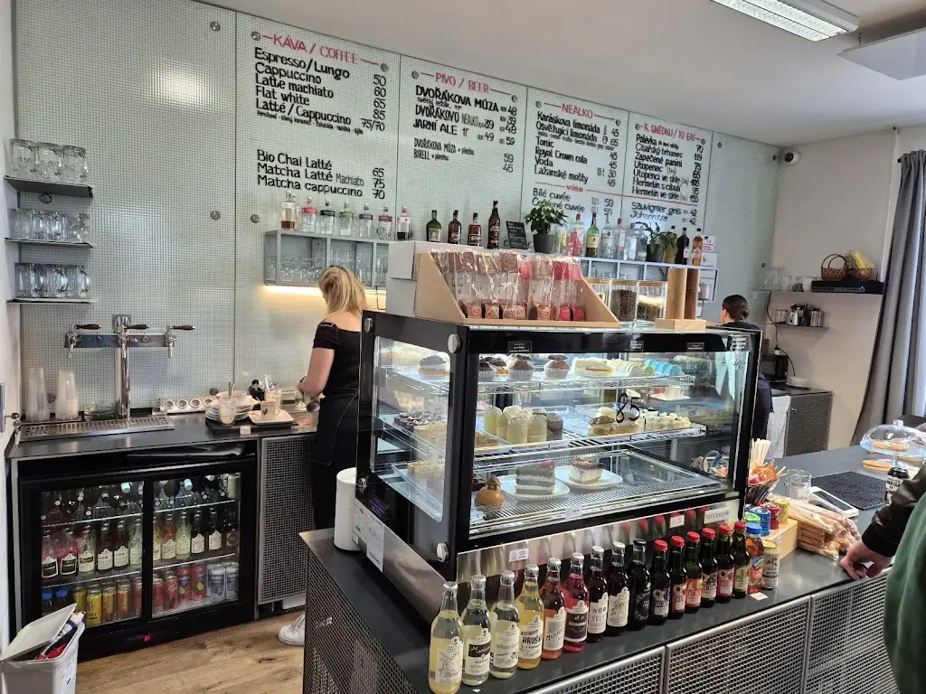 Matej Tomka_Infocentrum kavárna Nelahozeves_Nelahozeves_review