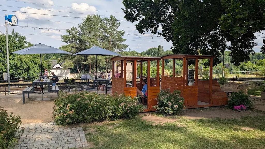 Pavel Klas_Infocentrum kavárna Nelahozeves_Nelahozeves_review