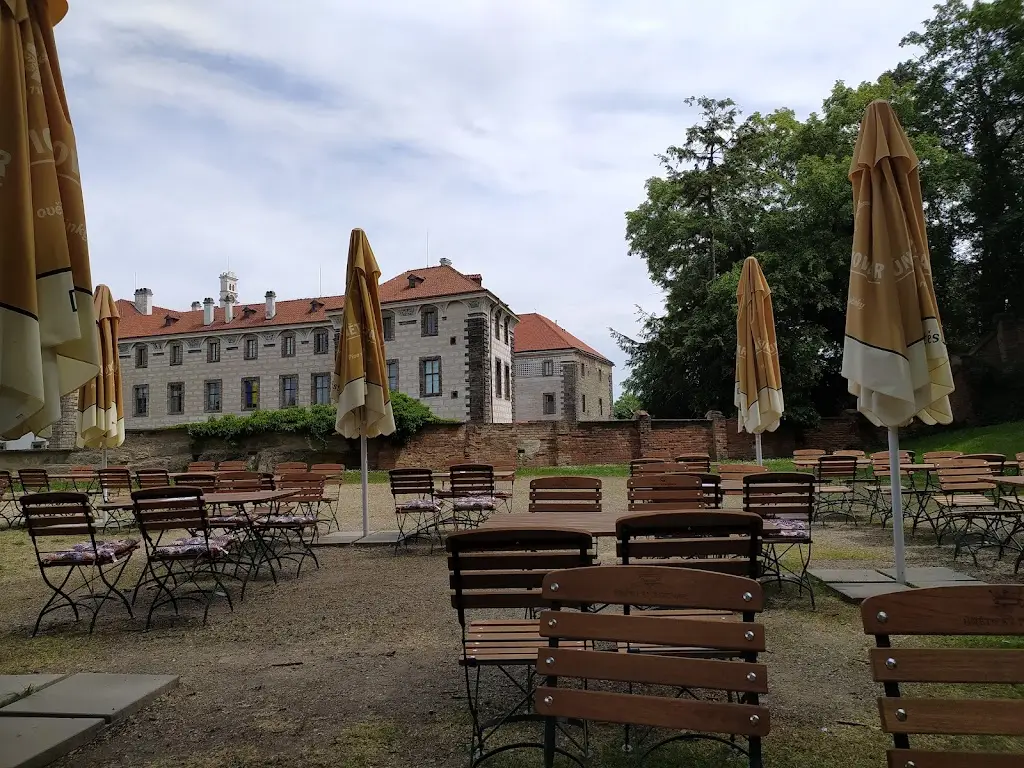 Kateřina Linhartová_Zmrzlinárna Občerstvení Skála_Nelahozeves_review