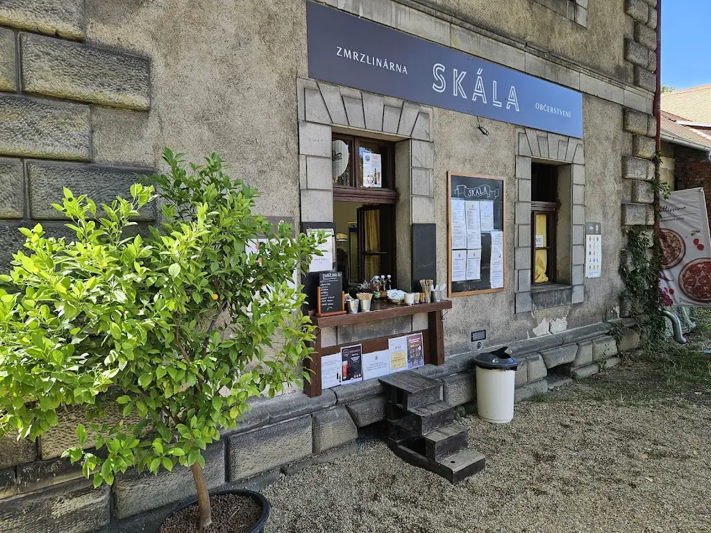 Zmrzlinárna Občerstvení Skála_Nelahozeves_slider_image_1