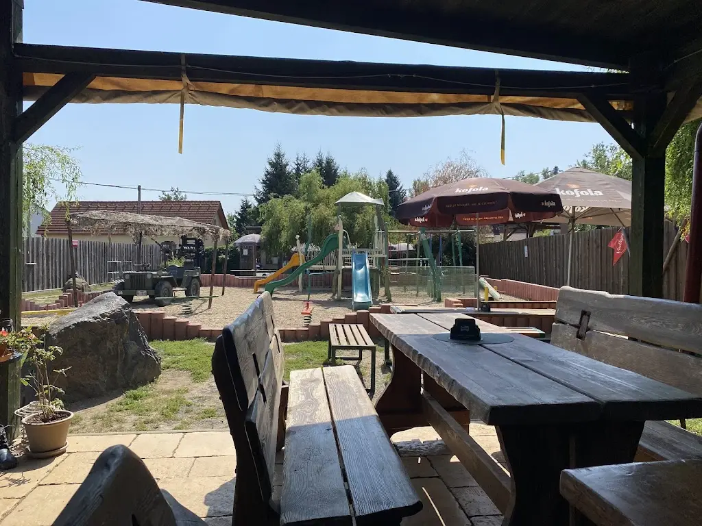 Bistro Vedlepily restaurant in Nelahozeves