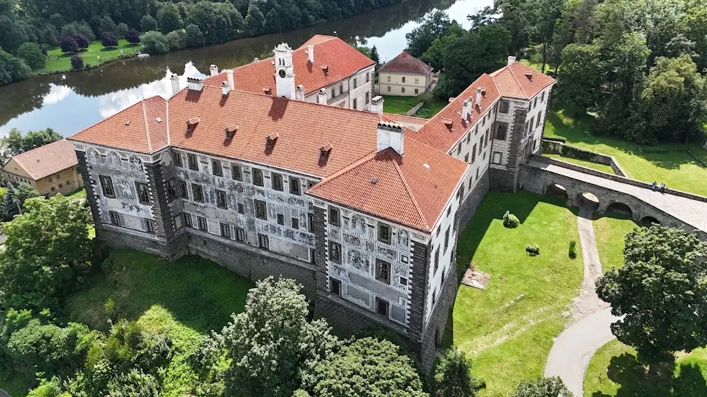 Zámek Nelahozeves restaurant in Nelahozeves