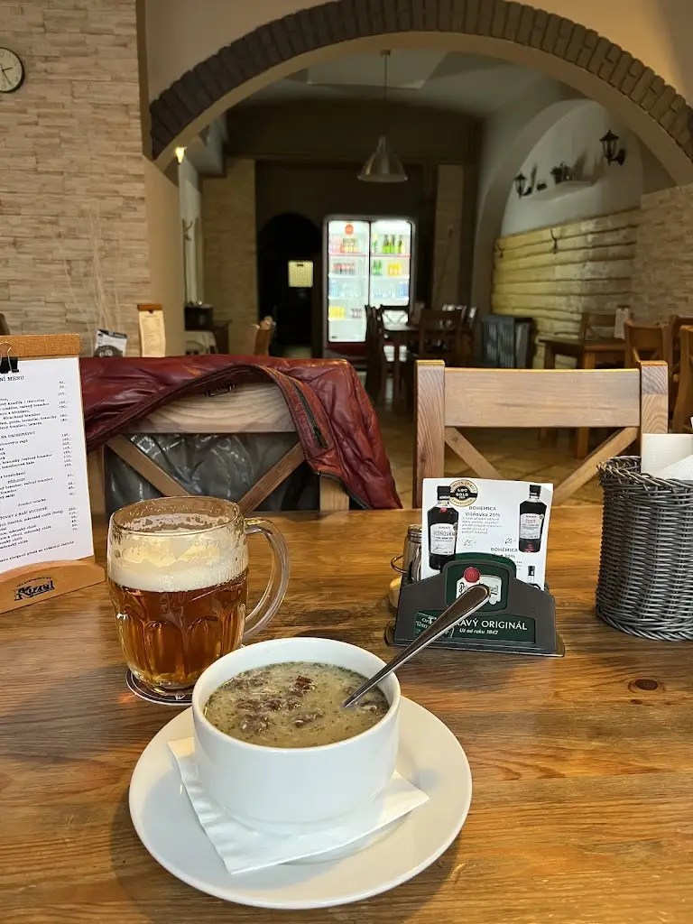 Viktar Stsiapanau_Restaurace Zlatý lev_Mšeno_recensione