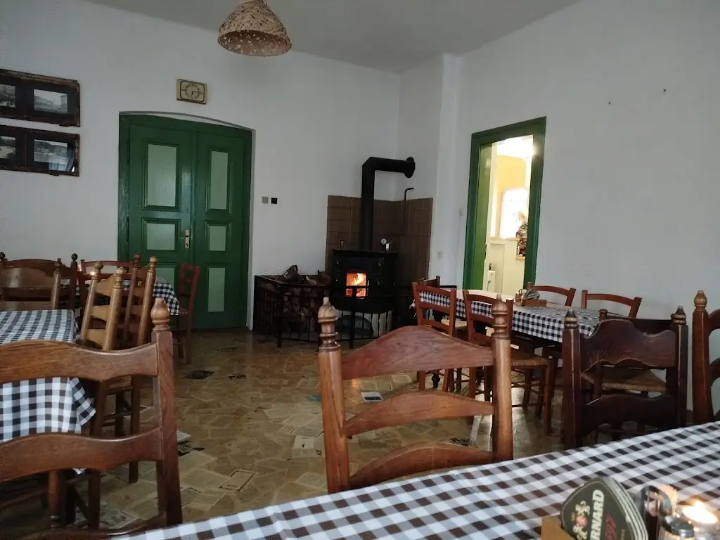 Jiří Suchomel_Hostinec u Koruny_Mšeno_review