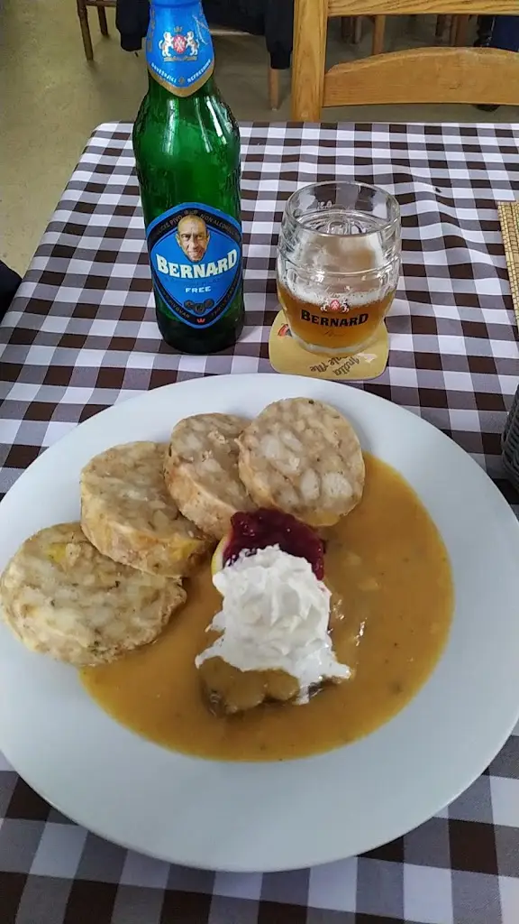 Petr Vaňač_Hostinec u Koruny_Mšeno_review