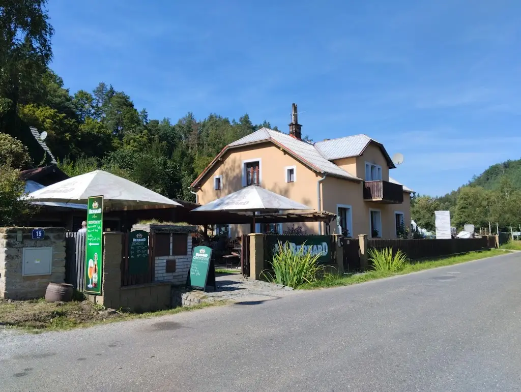 František Lomický_Občerstvení u Weinlichů_Mšeno_review