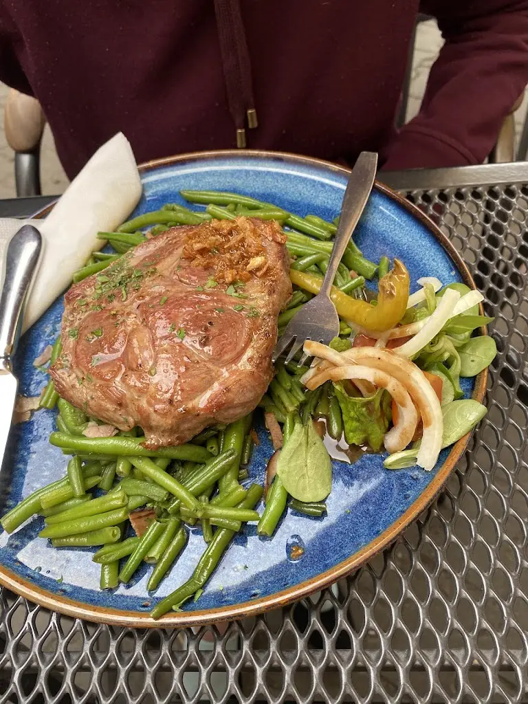 Veronika Flesarová_Restaurace a bistro Heřmanka_Neveklov_review