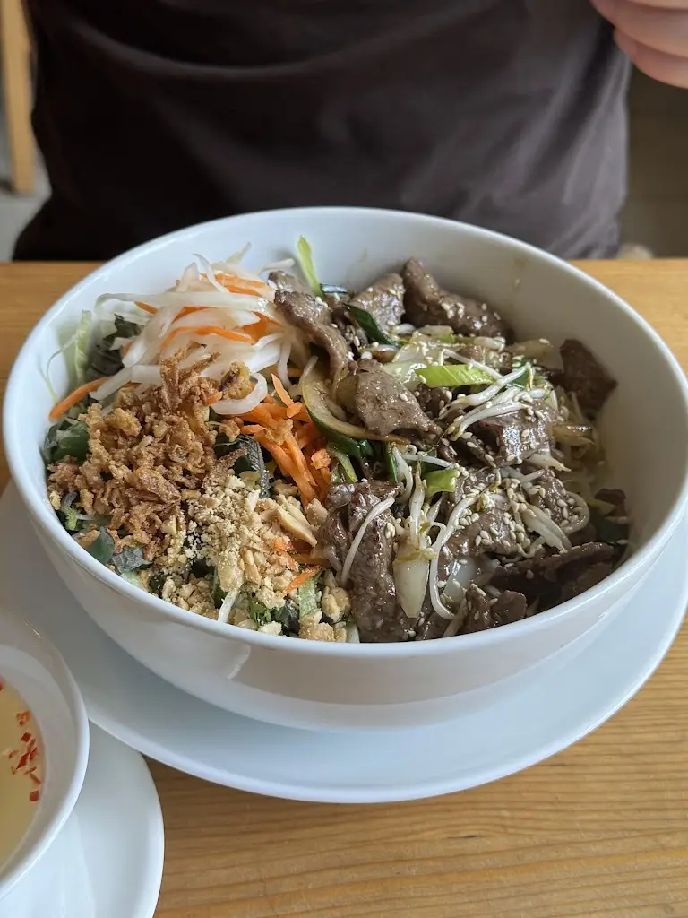 Julie Golubeva_Sushi Wok Asian_Neveklov_review