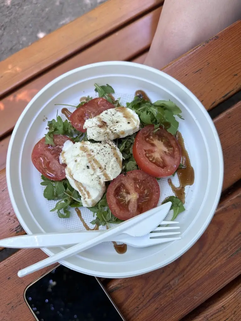 Kristýna Kousalová_Občerstvení Na stovce_Neveklov_review