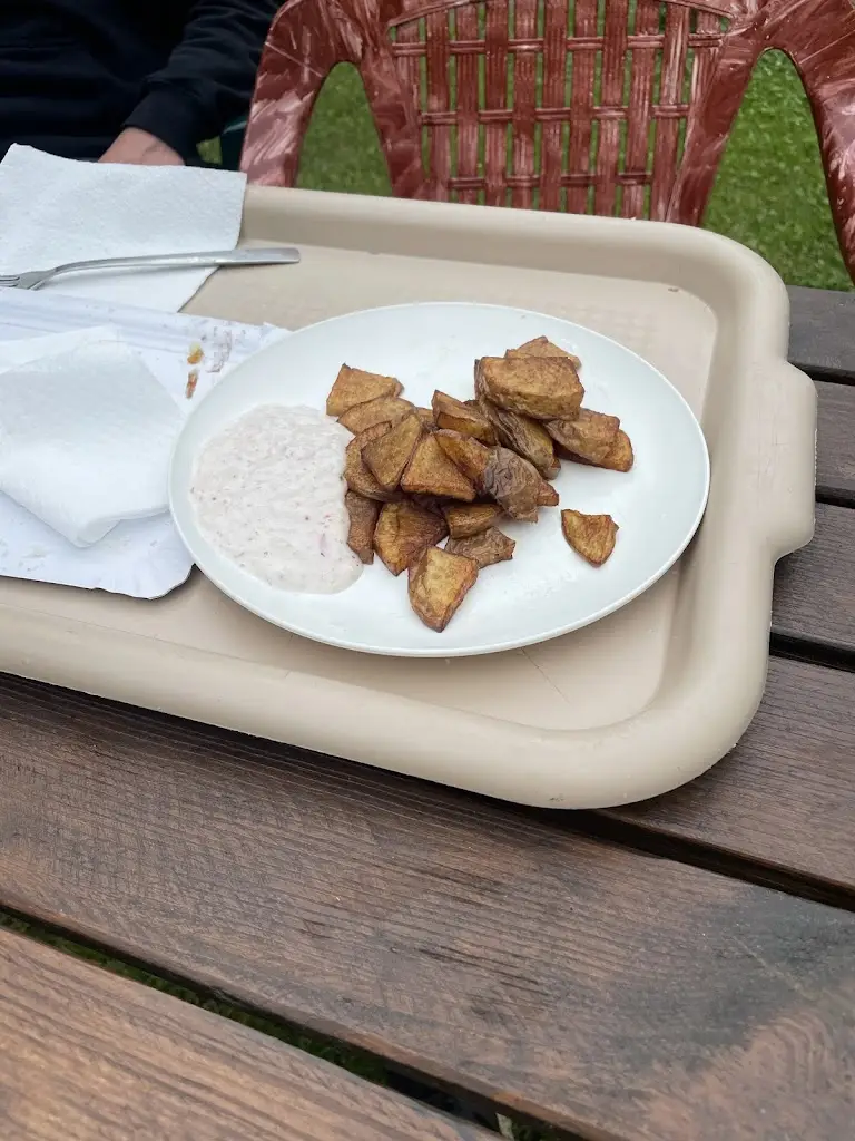 Vojta Šlechta_Občerstvení u Pařezu_Nižbor_review