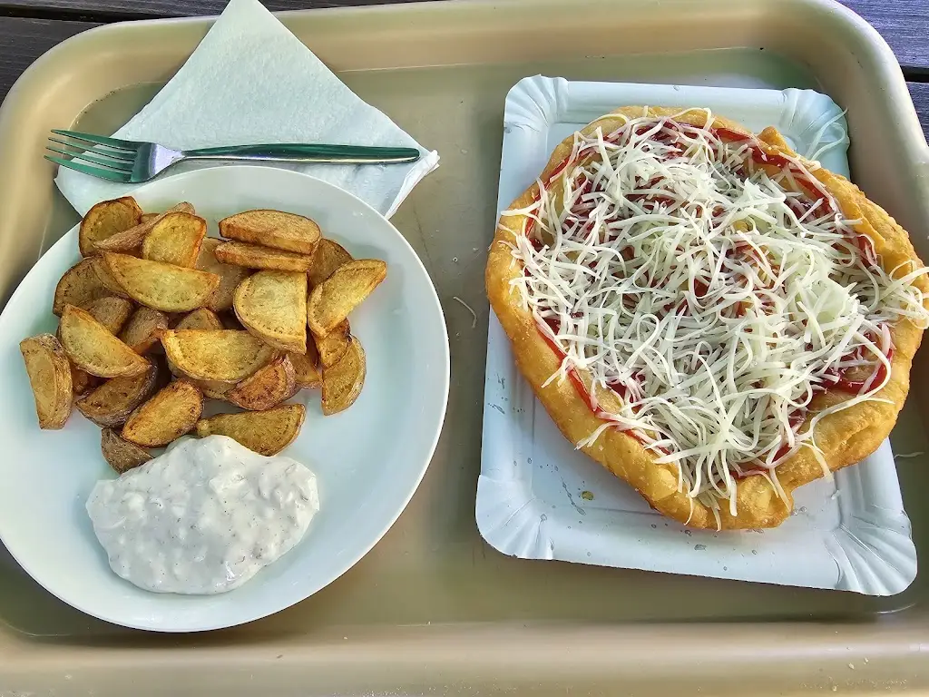 Martin K._Občerstvení u Pařezu_Nižbor_review