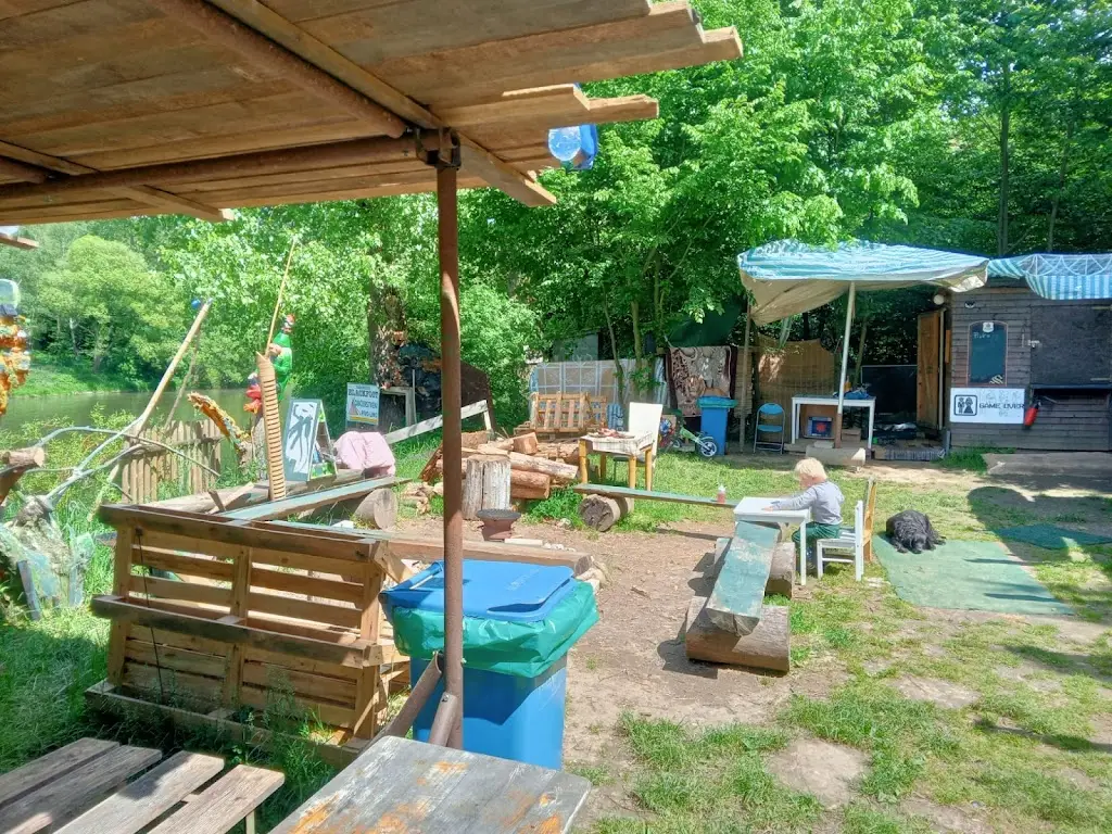 Vodácké přírodní tábořiště Blackfoot - Nižbor restaurant in Nižbor