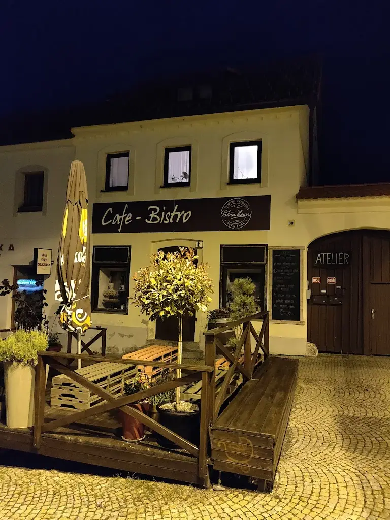 Hanna L_Cafe Bistro Patina House_Mníšek pod Brdy_recensione