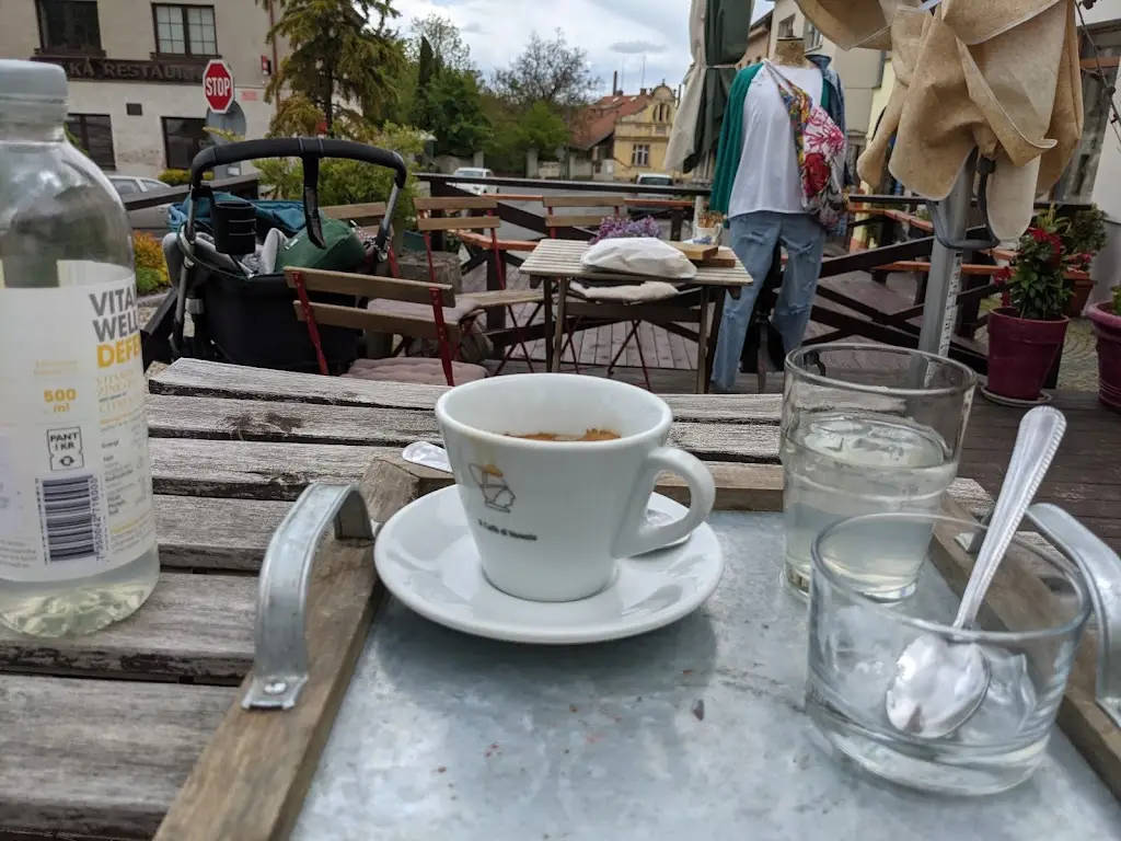 MurderCrow Awdio_Cafe Bistro Patina House_Mníšek pod Brdy_recensione