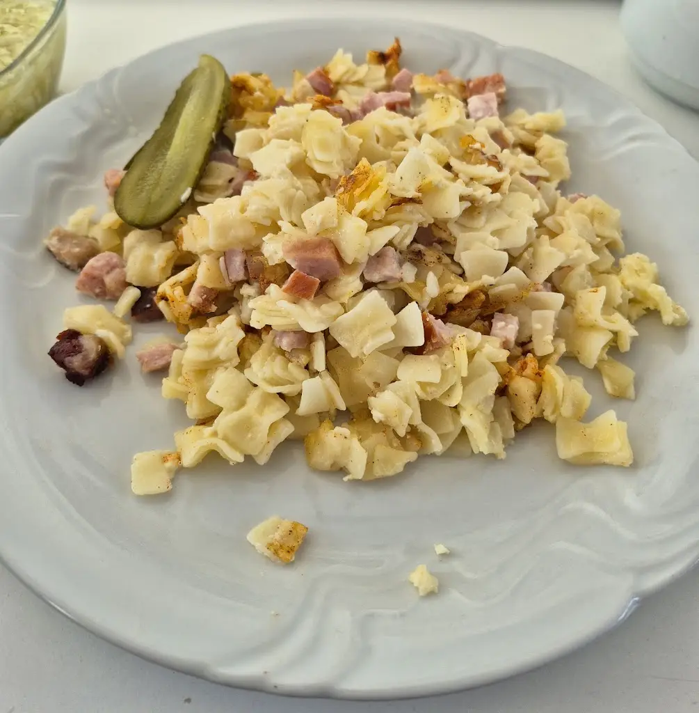 UVR jídelna_Mníšek pod Brdy_slider_image_1