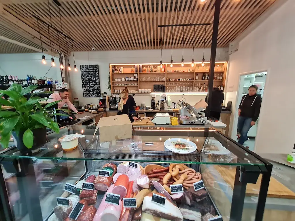 Vlada Nedved_Kafe Plechofka_Mníšek pod Brdy_review